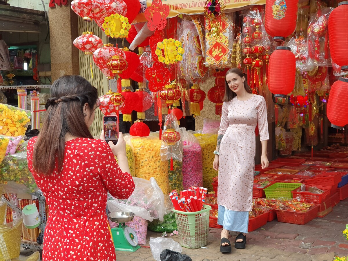 Youngsters flock to check-in on Tet holiday street in HCMC