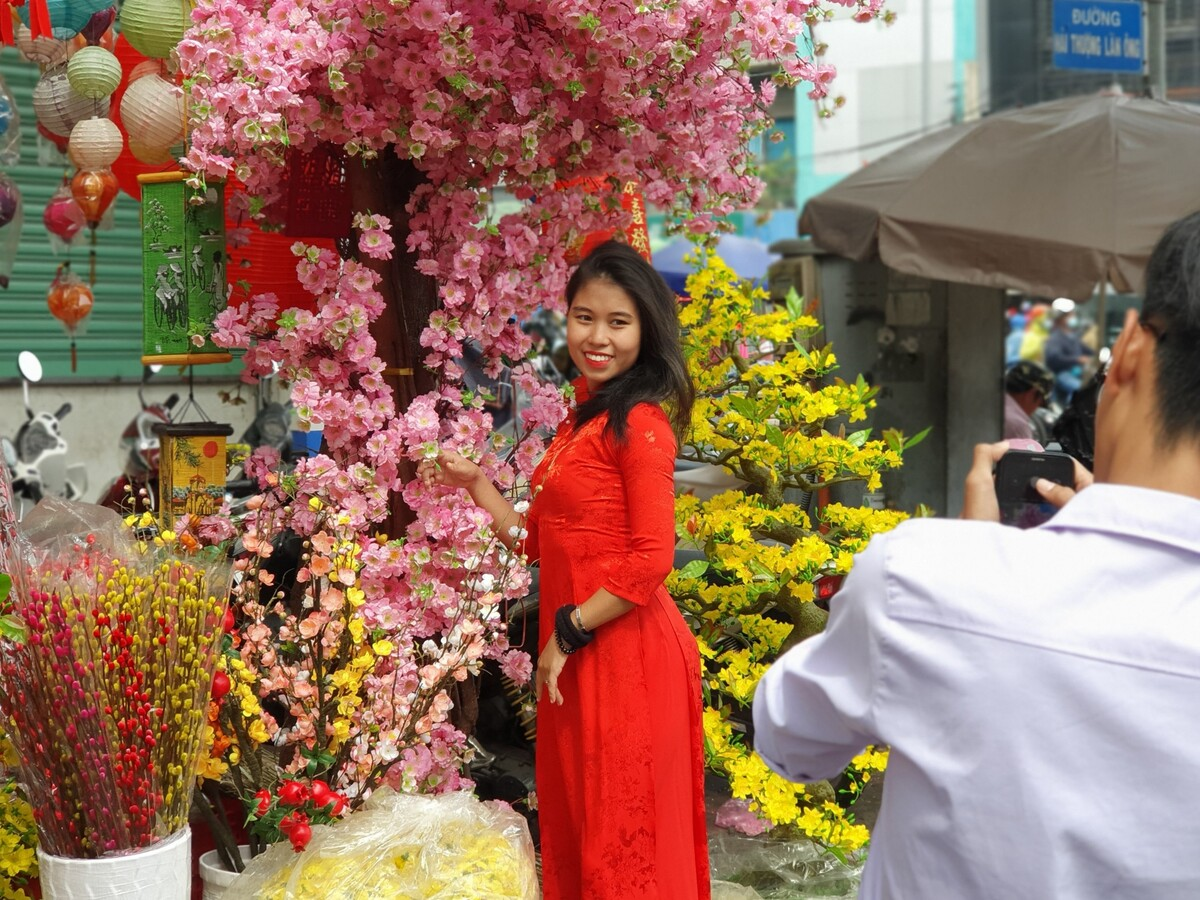 Youngsters flock to check-in on Tet holiday street in HCMC