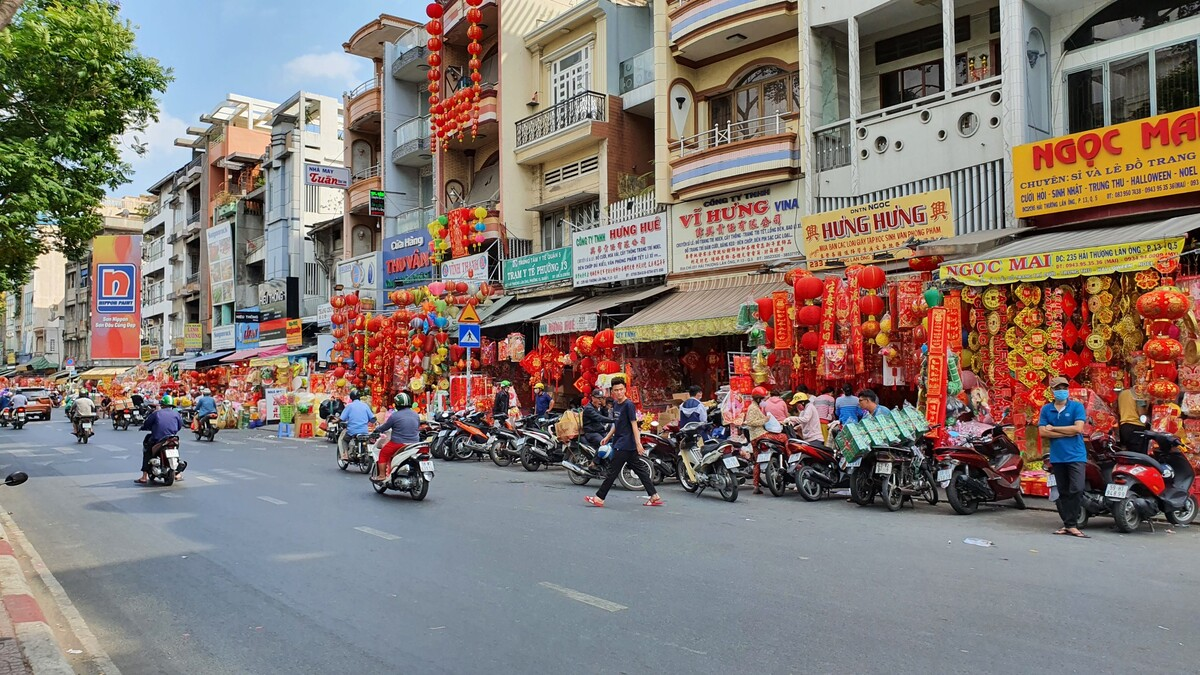 Youngsters flock to check-in on Tet holiday street in HCMC