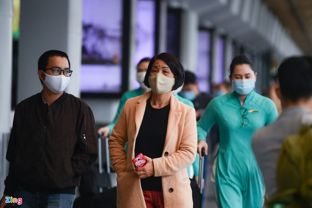 Photo: Passengers leave Tan Son Nhat Airport for Tet holiday early over Covid-19 concern