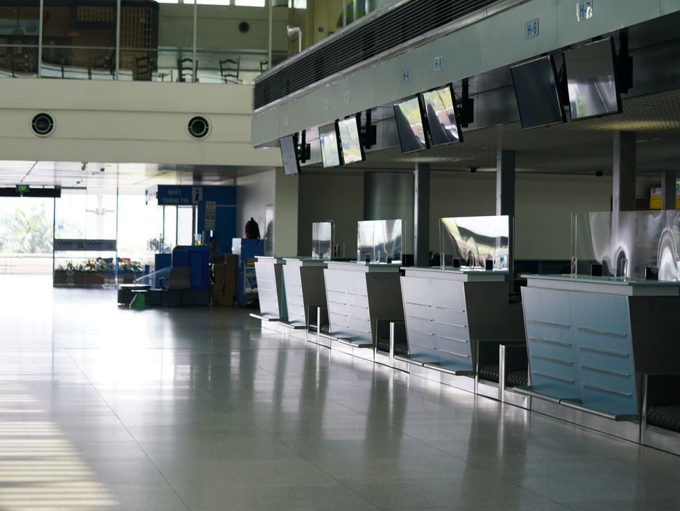 Tan Son Nhat int'l airport unprecedentedly deserted due to Covid-19