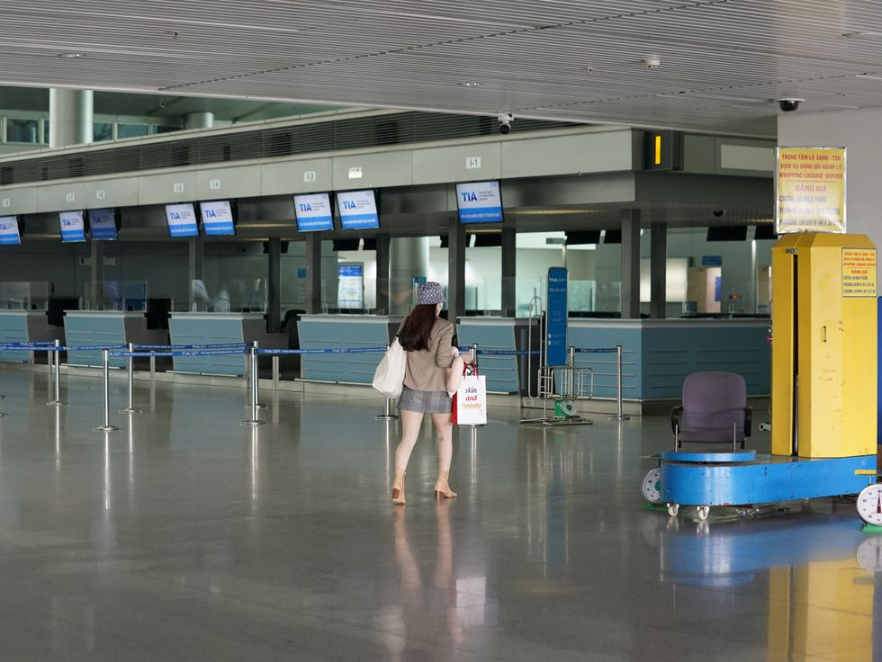 Tan Son Nhat int'l airport unprecedentedly deserted due to Covid-19