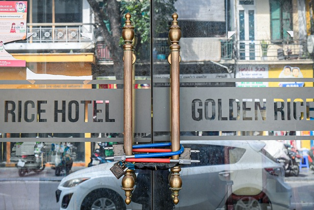 Without tourists, hotels and stores in Hanoi Old Quarter shut down