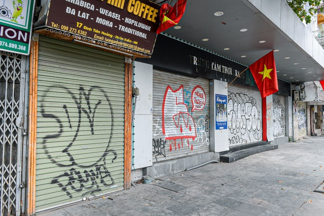 Without tourists, hotels and stores in Hanoi Old Quarter shut down