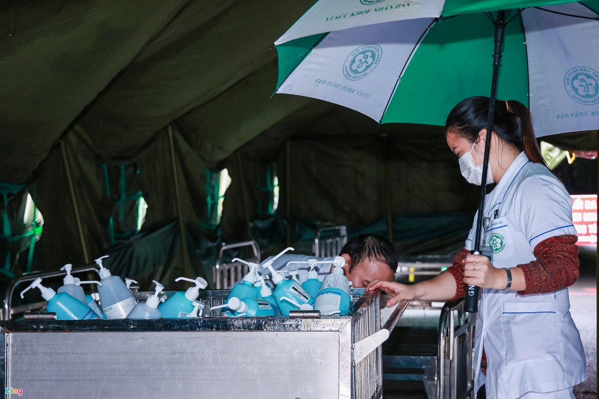 Covid-19 field hospital established in only four hours in Hanoi