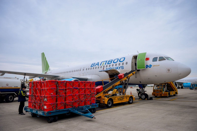 Vietnamese air carrier transports medical equipment freely to Hai Duong epicenter