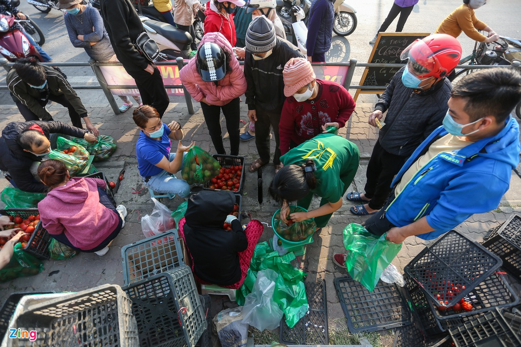 hanoians rescues agricultural products for pandemic hit hai duong farmers