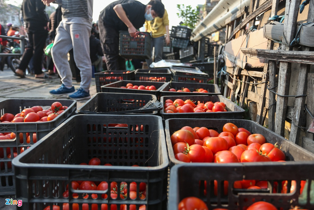 Hanoians “rescues” agricultural products for pandemic-hit Hai Duong farmers