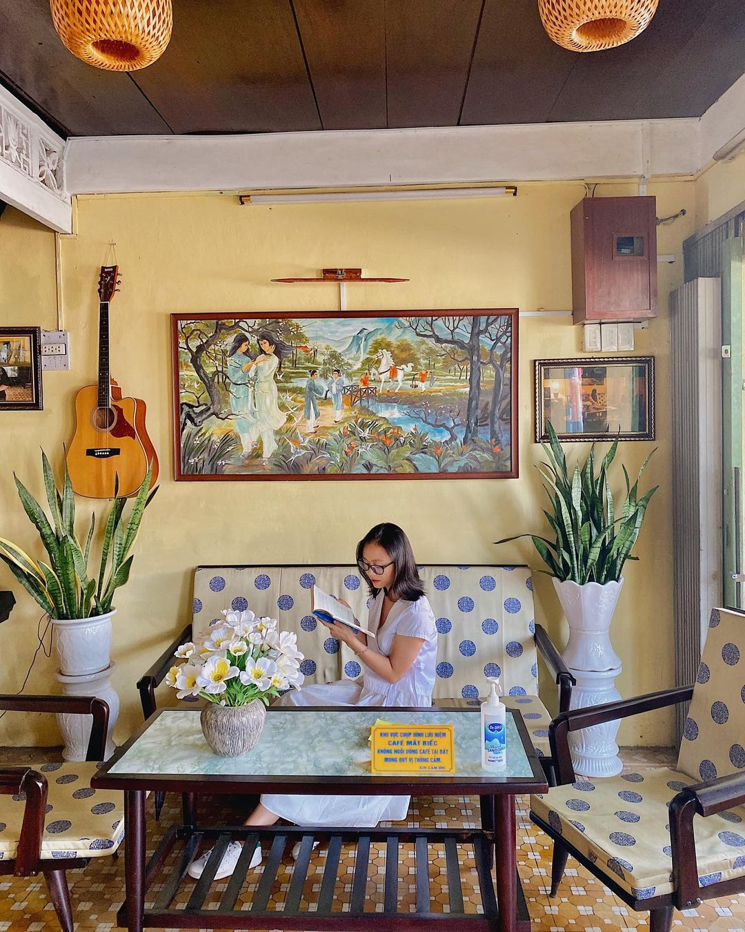 three cafes attracting youngsters in hue
