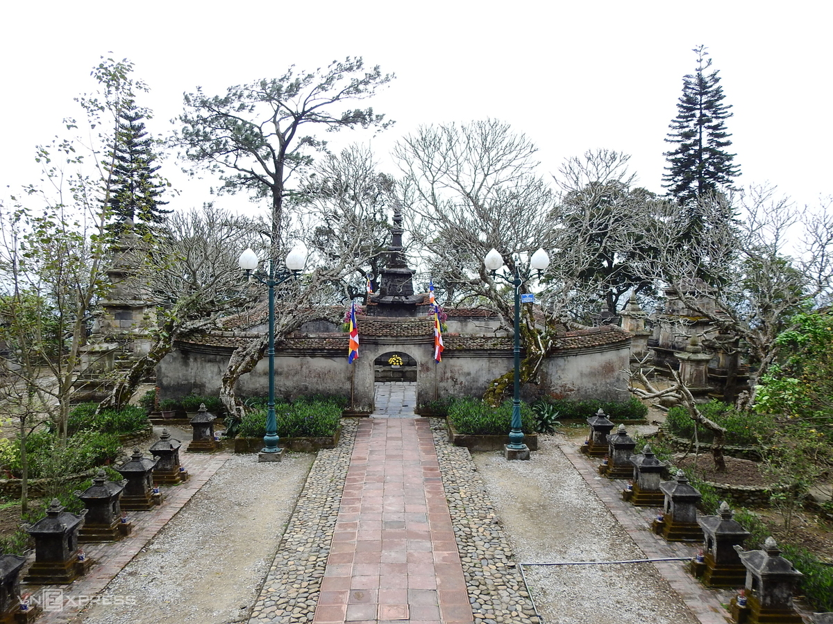 Famously religious scenic and relic complex Yen Tu deserted during epidemic time