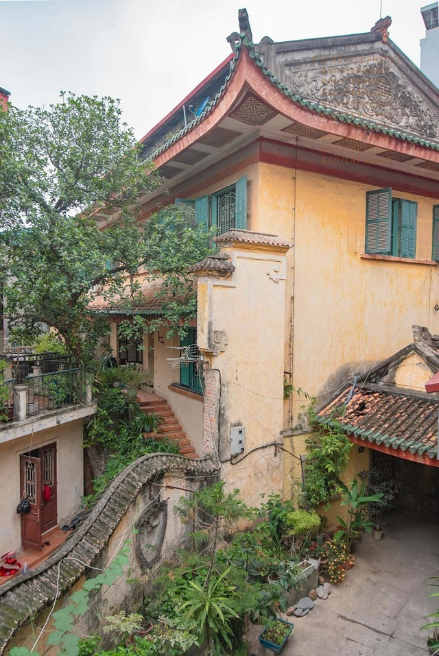 The hundred-year-old villa of old Hanoi well-off family