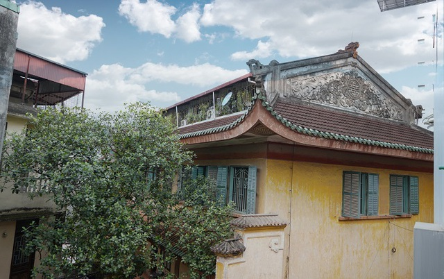 The hundred-year-old villa of old Hanoi well-off family