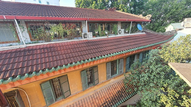 The hundred-year-old villa of old Hanoi well-off family