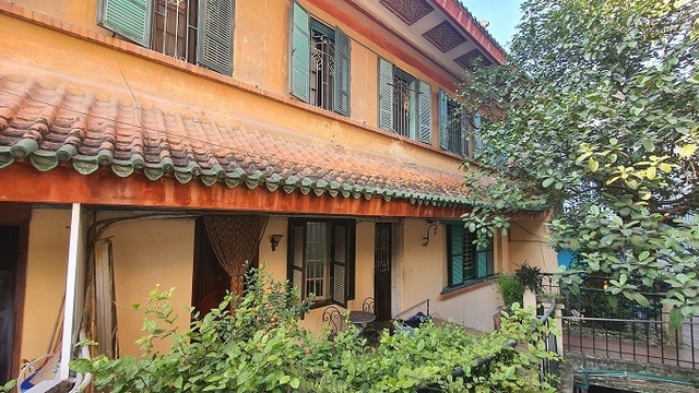 The hundred-year-old villa of old Hanoi well-off family