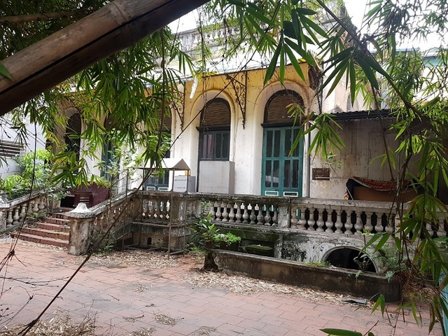 The hundred-year-old villa of old Hanoi well-off family