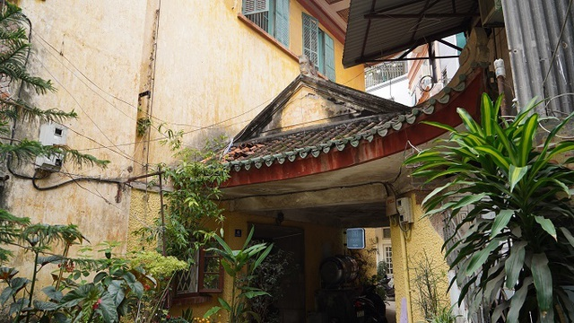 The hundred-year-old villa of old Hanoi well-off family