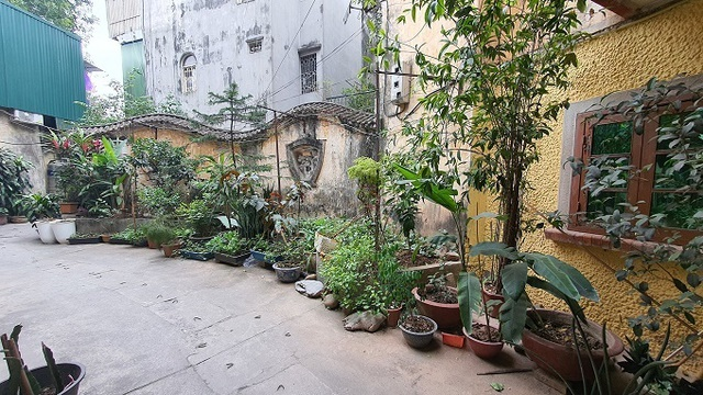 The hundred-year-old villa of old Hanoi well-off family