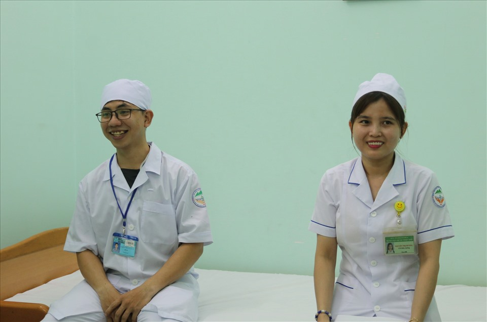 First 100 medical workers in Khanh Hoa receive COVID-19 vaccine