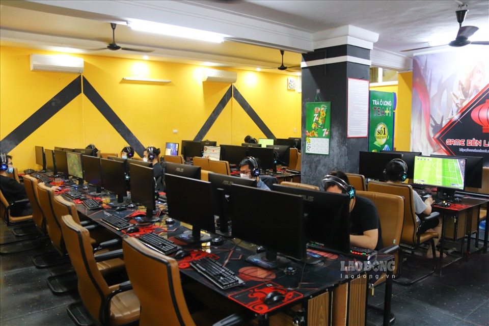 In photos: Game shops in Hanoi sternly abide by anti-Covid-19 measures