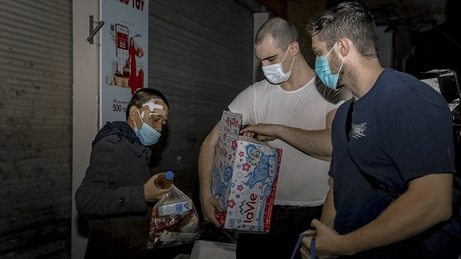 British expat gives a hand to the homeless in Hanoi