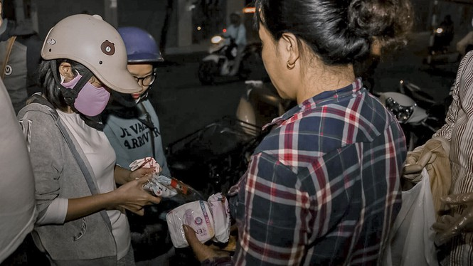 British expat gives a hand to the homeless in Hanoi