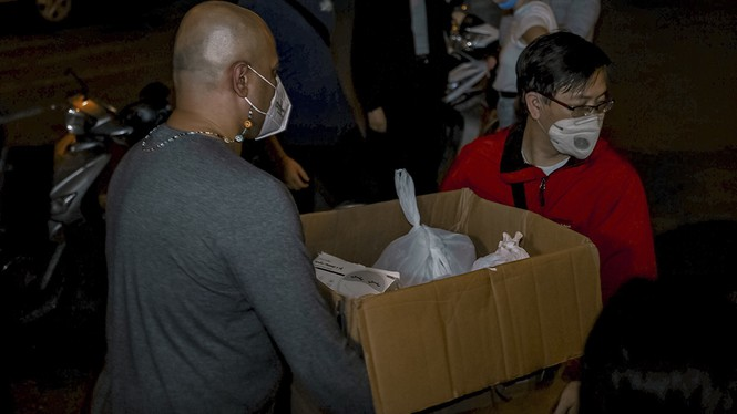 British expat gives a hand to the homeless in Hanoi