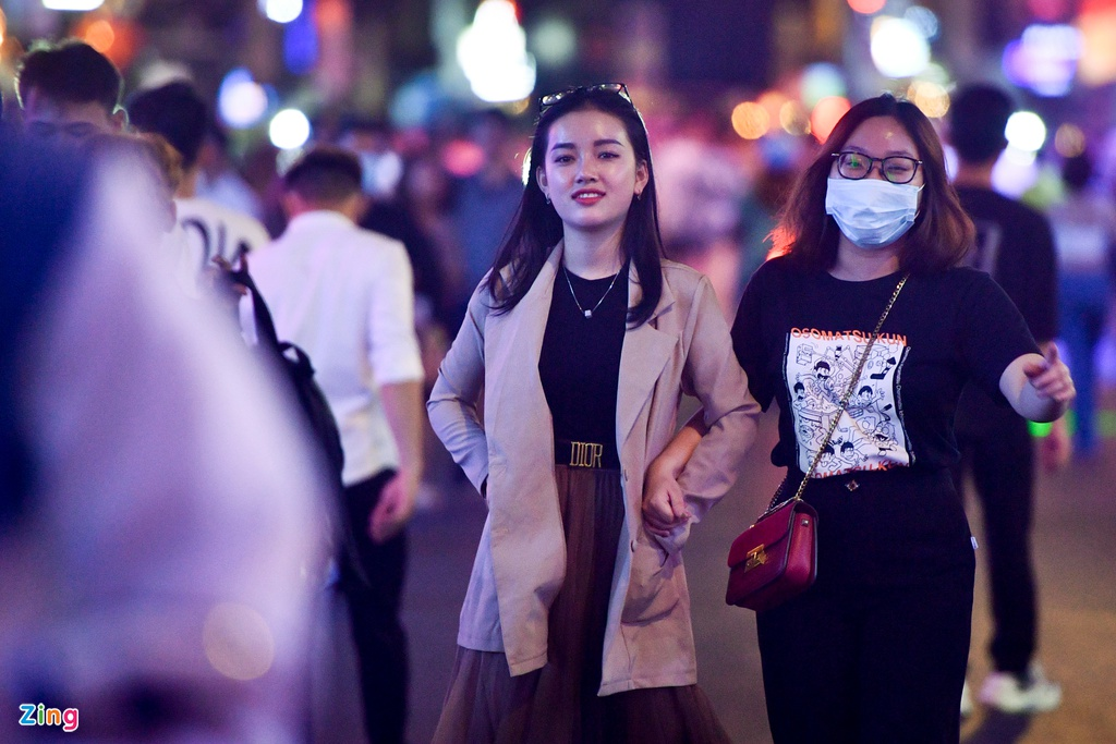 Ho Chi Minh city's walking street crowded again as discotheques and bars reopen