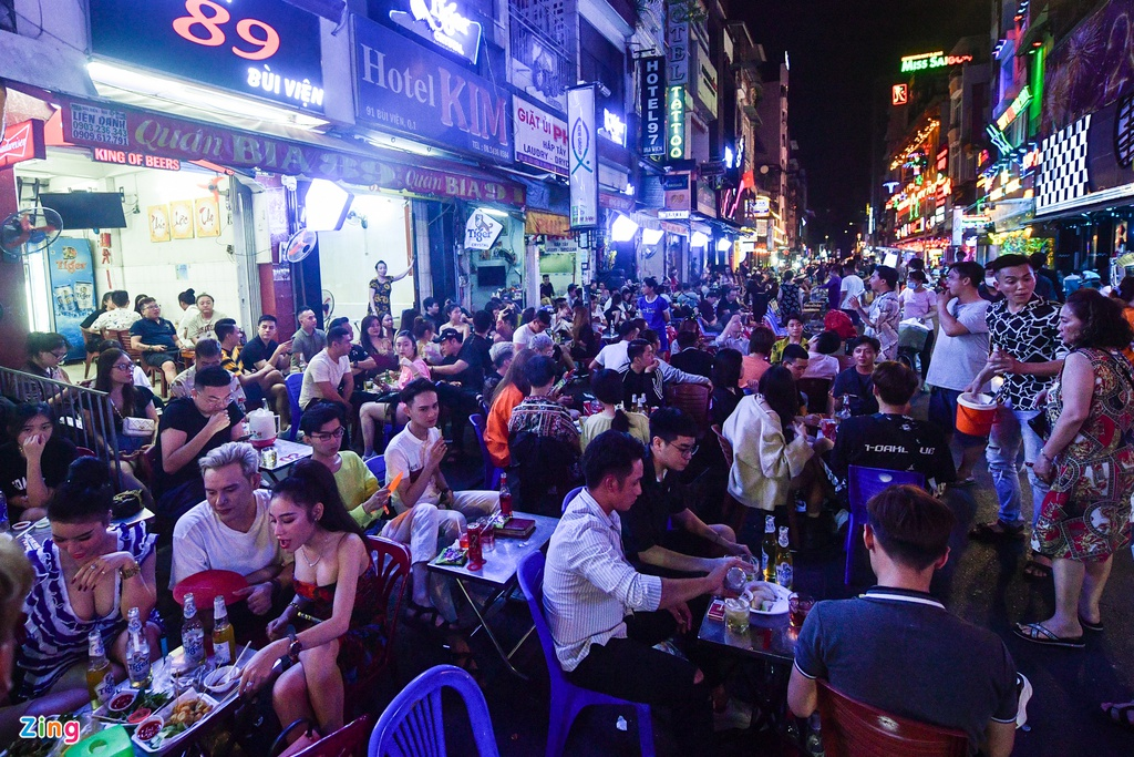 Ho Chi Minh city's walking street crowded again as discotheques and bars reopen