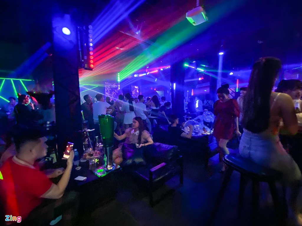 Ho Chi Minh city's walking street crowded again as discotheques and bars reopen