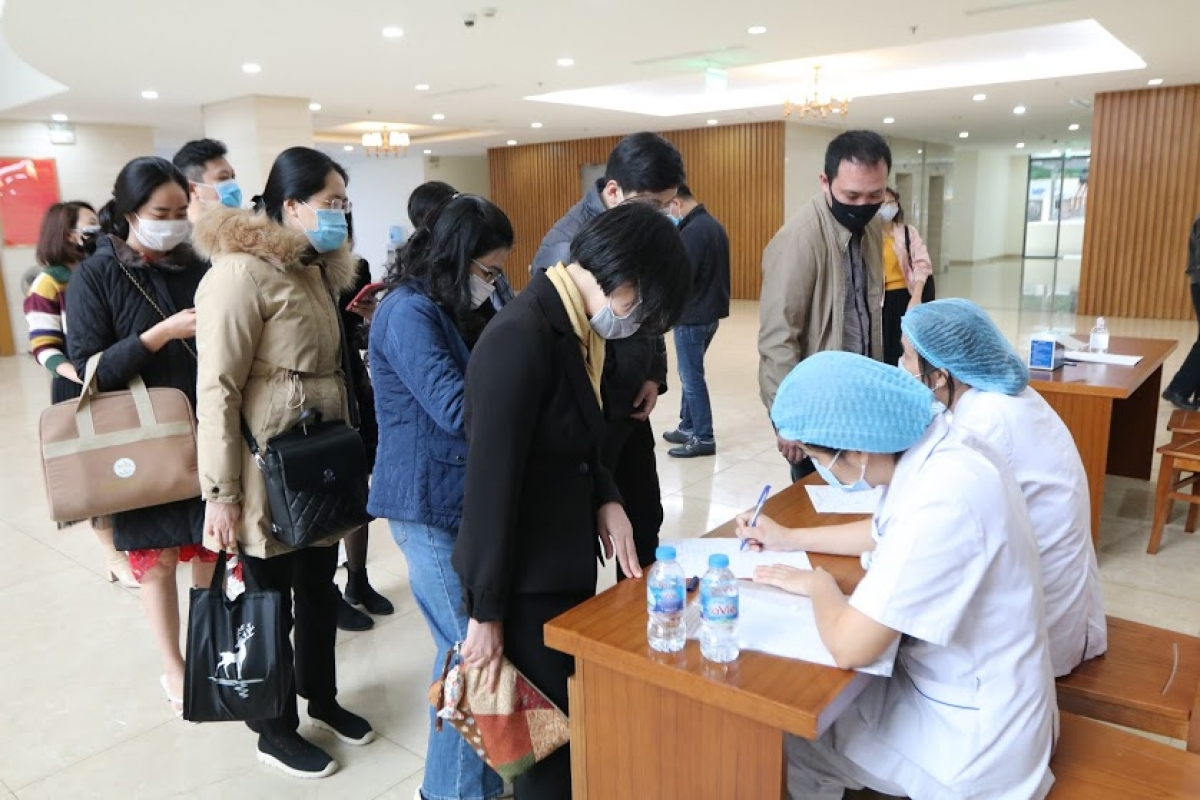 Delegates, reporters at 11th session of the 14th National Assembly tested for Covid-19