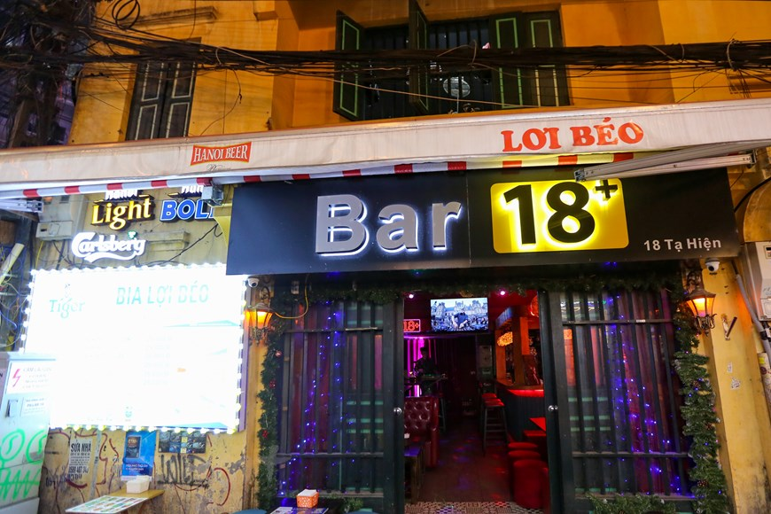 In photos: Karaoke parlors, discotheques in Hanoi bustling again