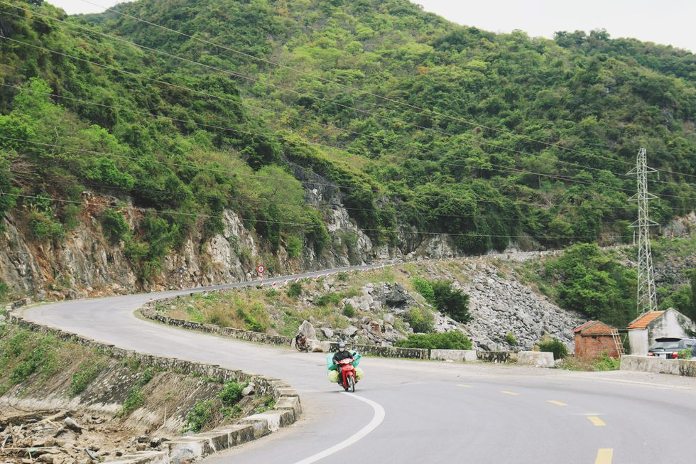 Coastal road in Cat Ba Island, a 'not-to-be-missed' destination for backpackers