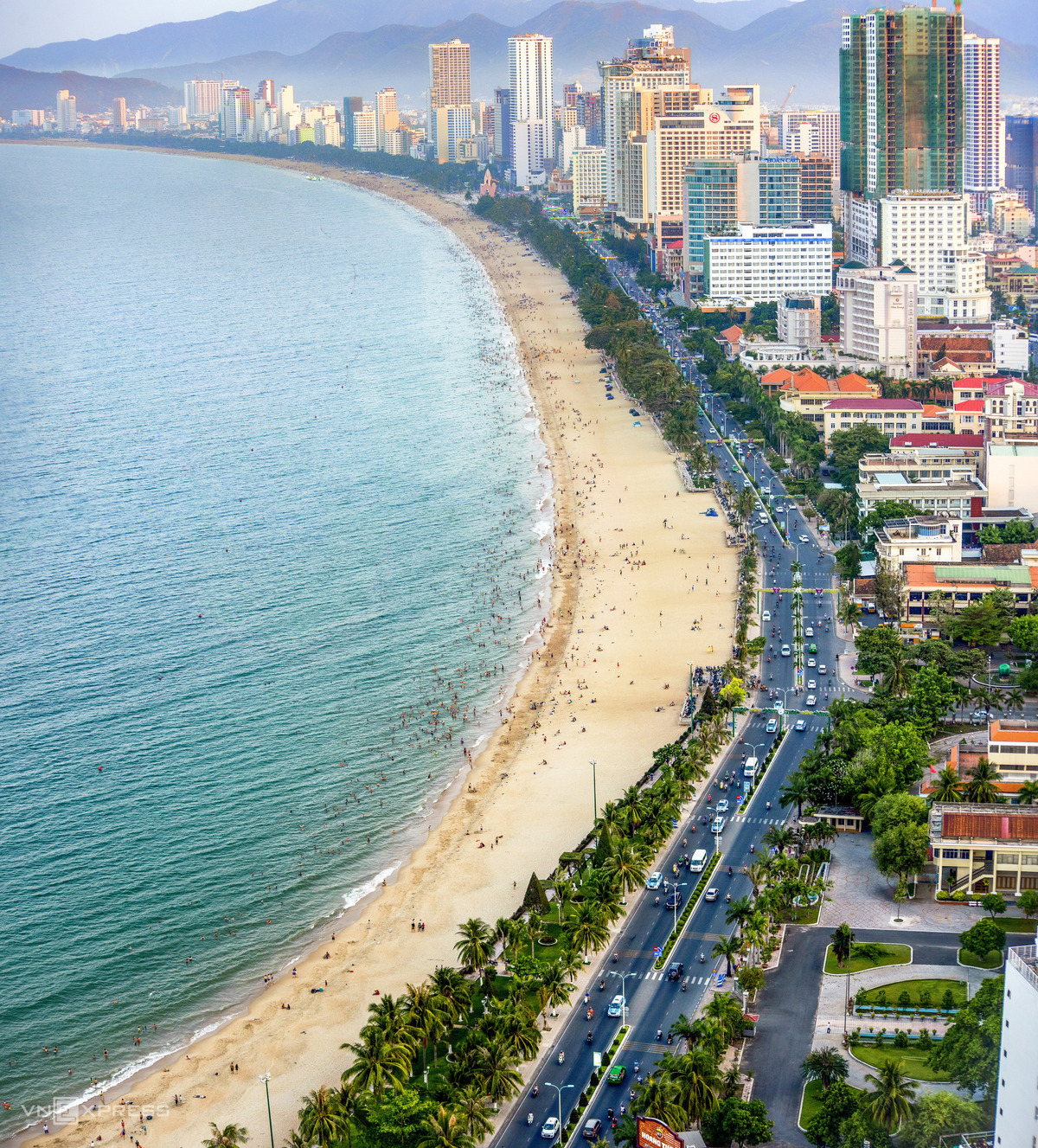 Bird-eye view accentuates charming beauty of Nha Trang coastal city