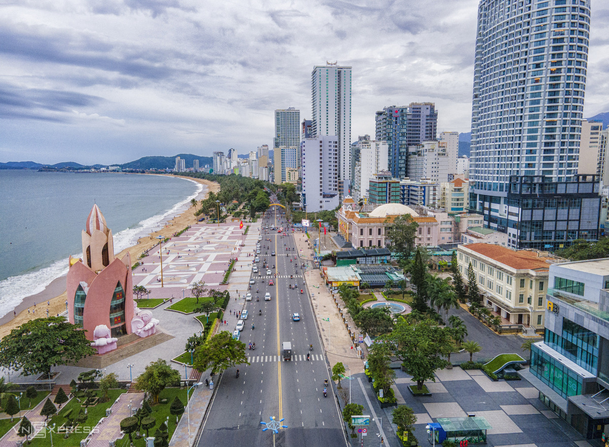 Bird-eye view accentuates charming beauty of Nha Trang coastal city