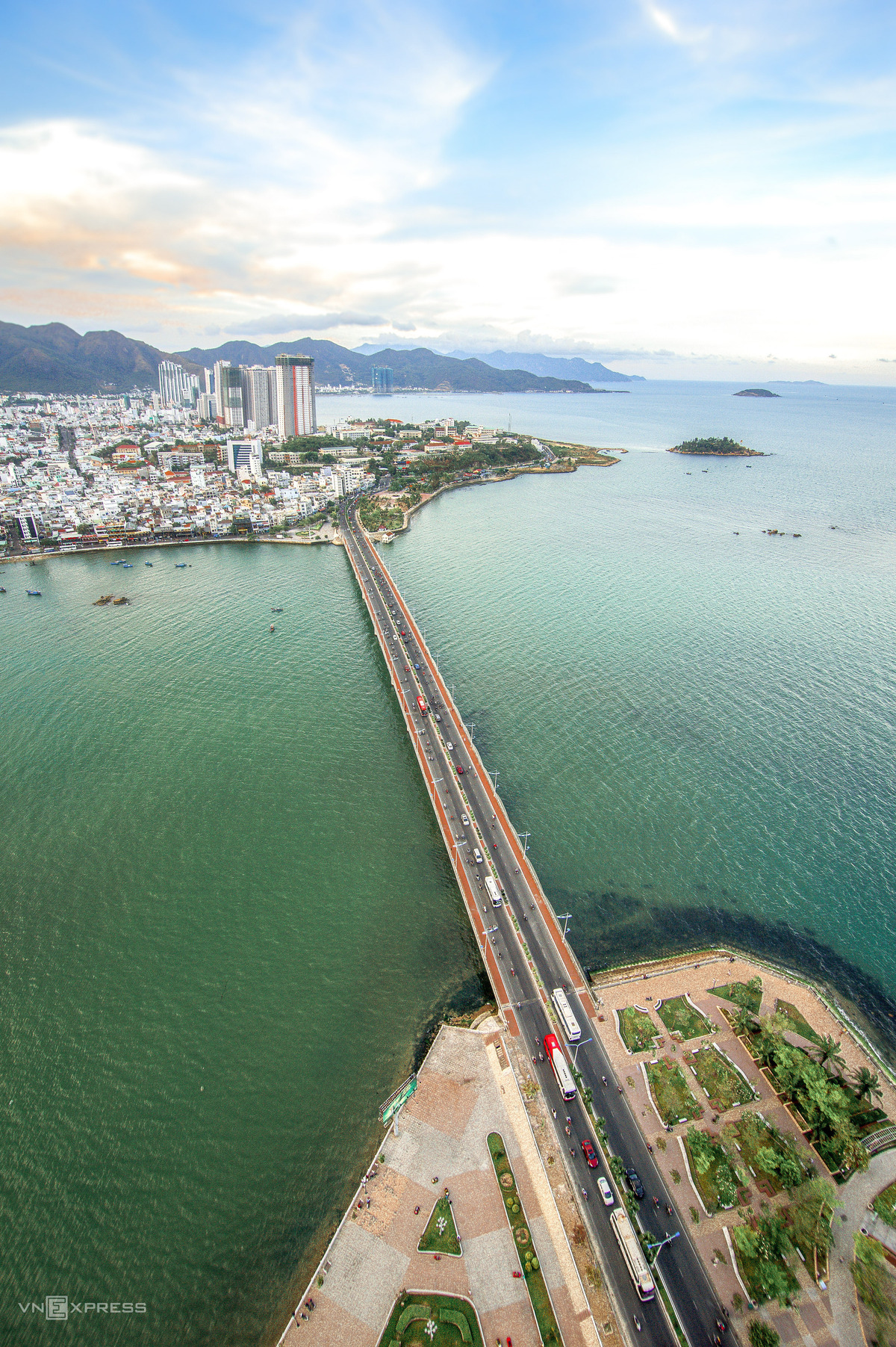 Bird-eye view accentuates charming beauty of Nha Trang coastal city