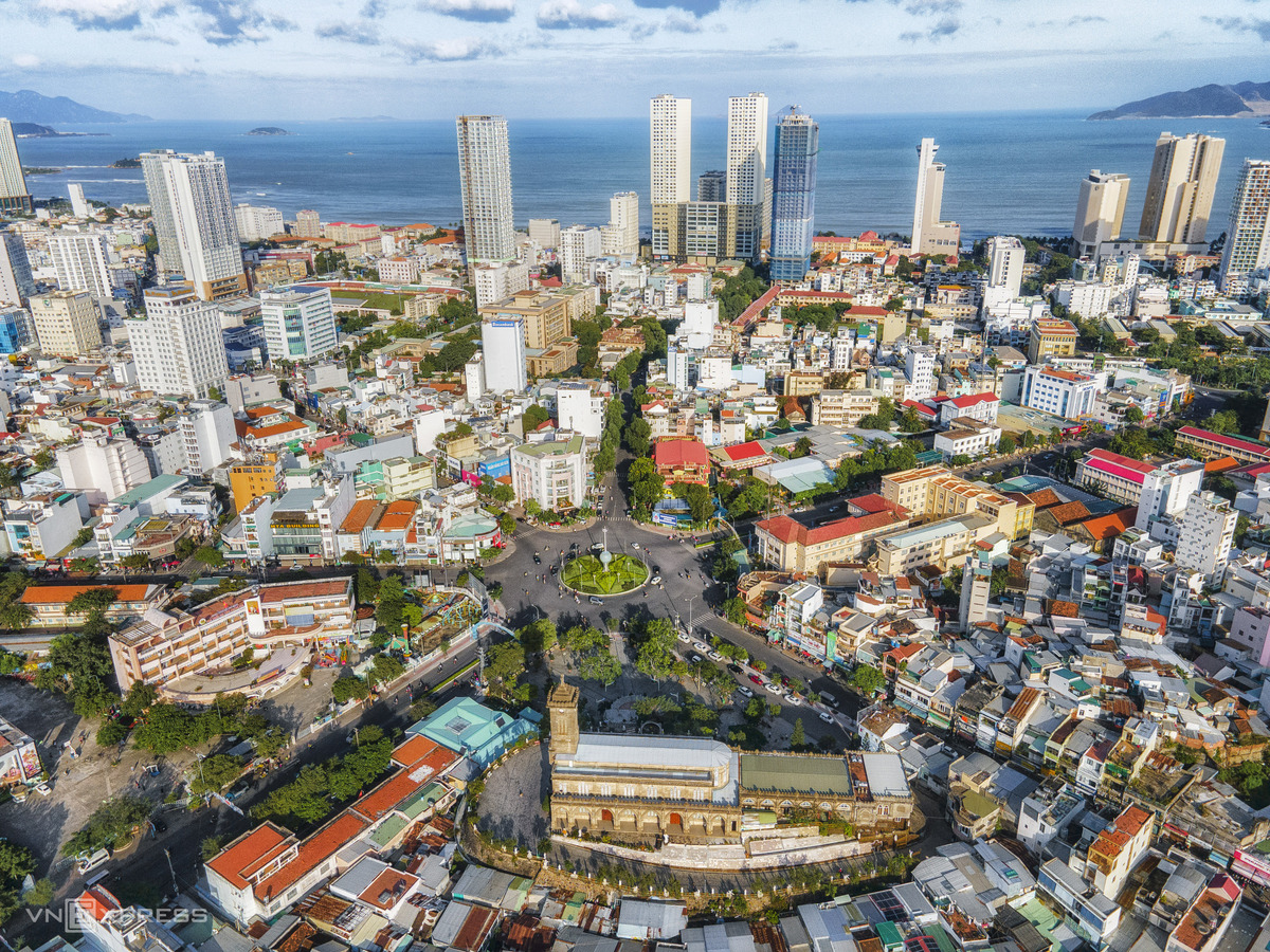 Bird-eye view accentuates charming beauty of Nha Trang coastal city