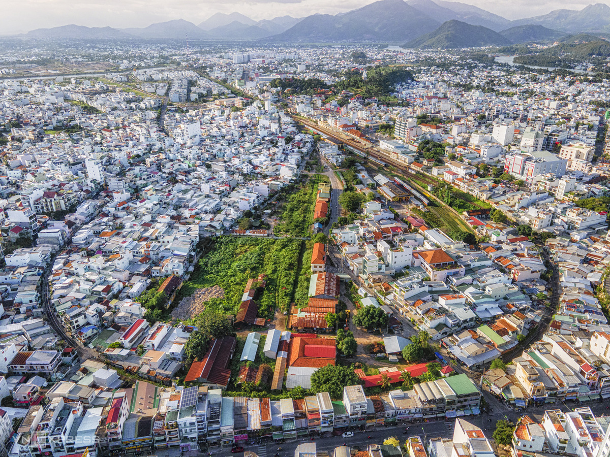 Bird-eye view accentuates charming beauty of Nha Trang coastal city