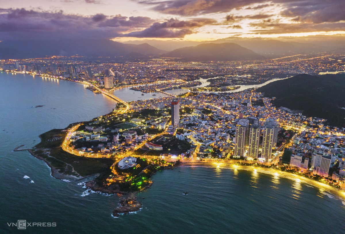 Bird-eye view accentuates charming beauty of Nha Trang coastal city