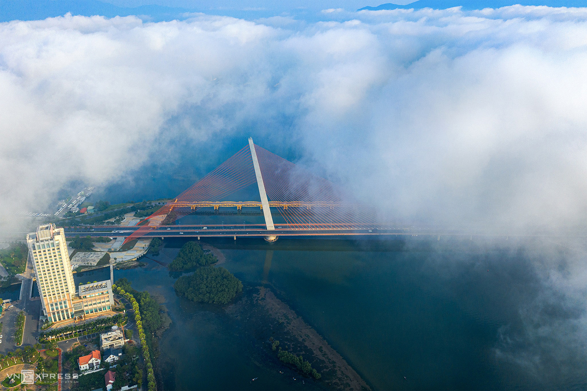 Da Nang’s tourist attractions resplendent in clouds