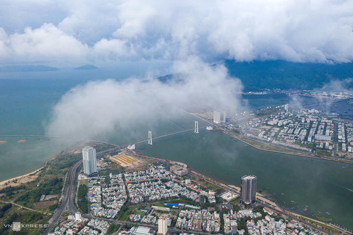 Da Nang’s tourist attractions resplendent in clouds