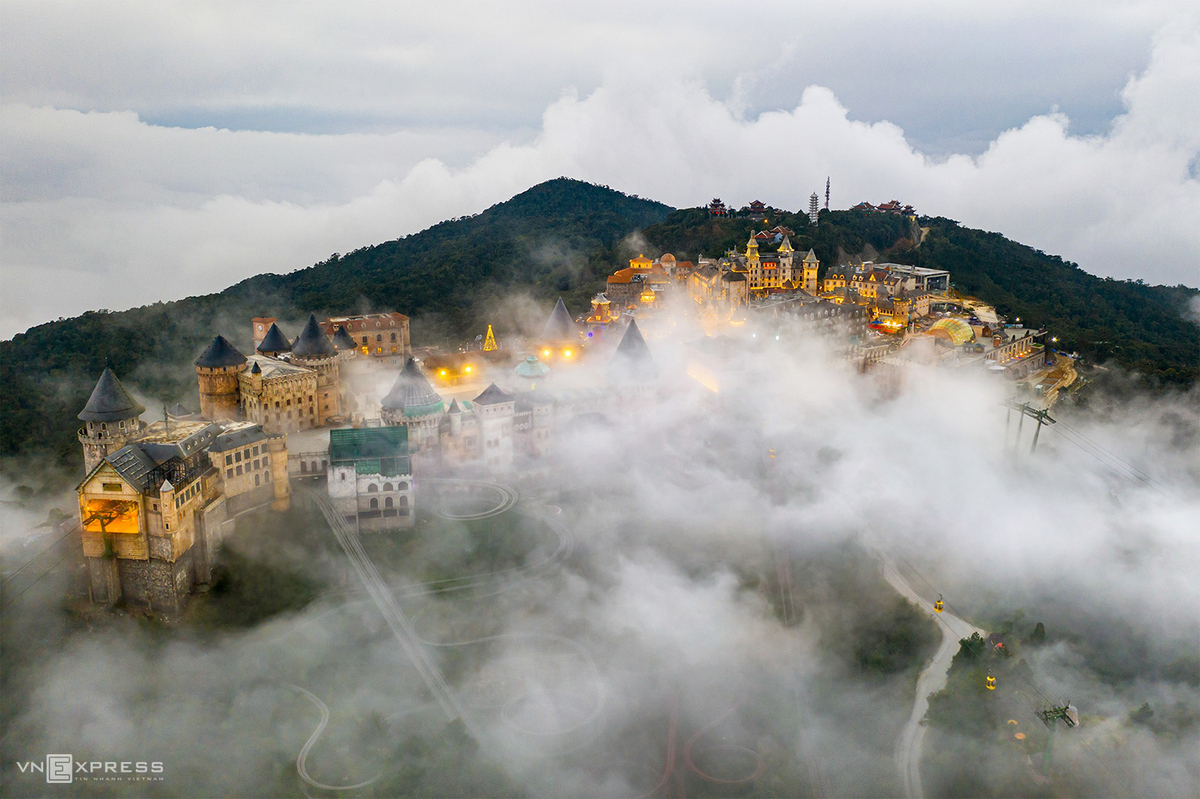 Da Nang’s tourist attractions resplendent in clouds