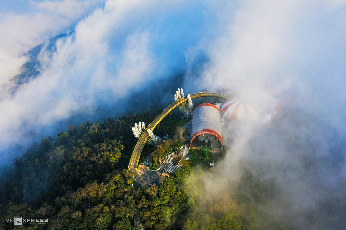 Da Nang’s tourist attractions resplendent in clouds