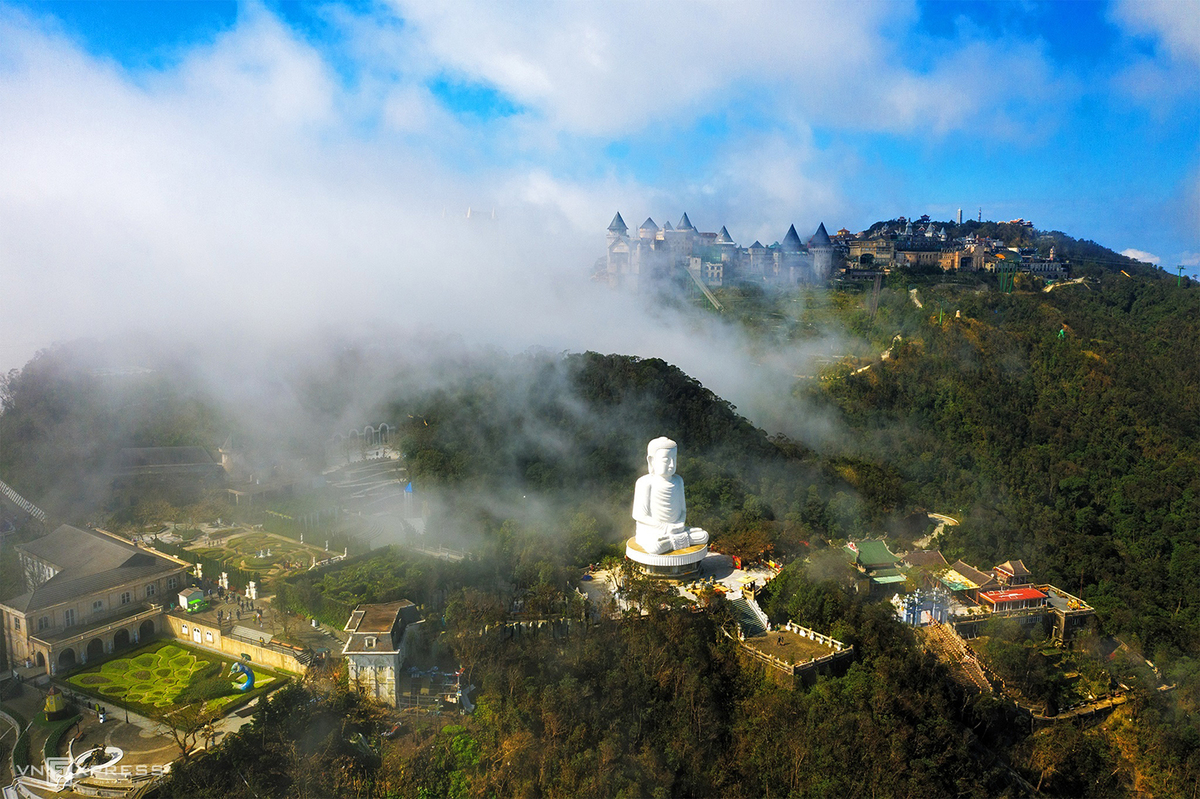 Da Nang’s tourist attractions resplendent in clouds