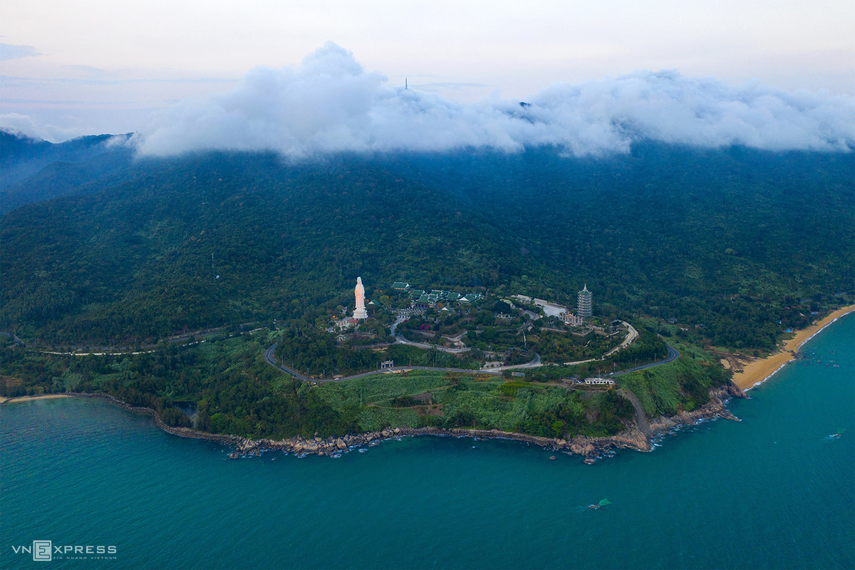 Da Nang’s tourist attractions resplendent in clouds