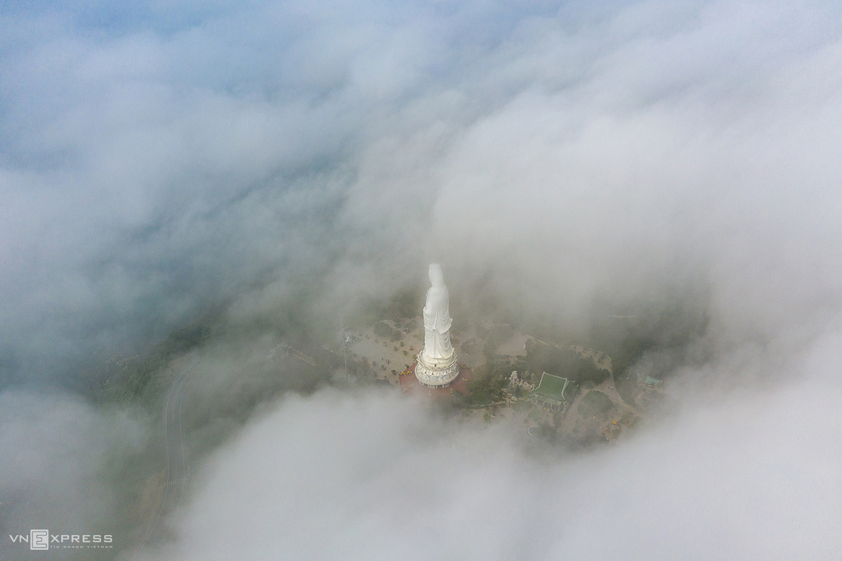 Da Nang’s tourist attractions resplendent in clouds