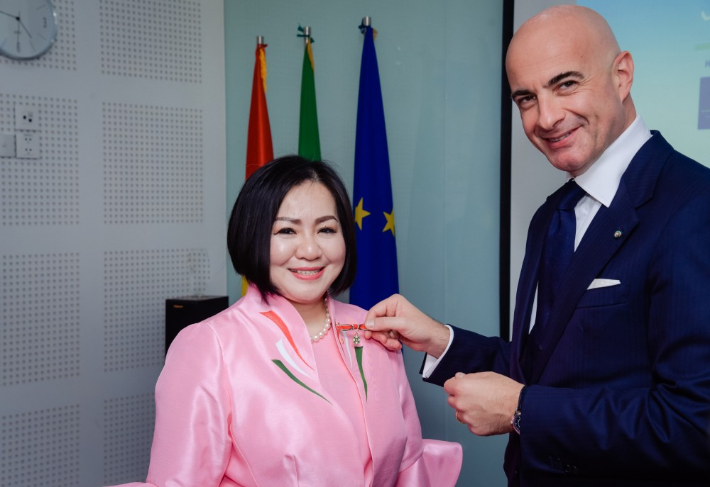 Vietnamese model industry’s “powerful woman” receives Italy’s Order of Merit