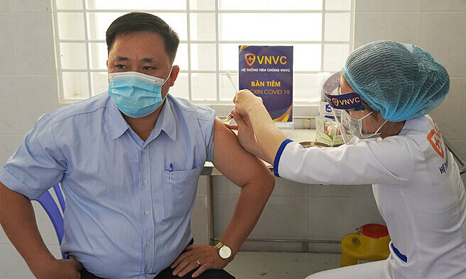 Over 55,000 Vietnamese receiving AstraZeneca vaccine, low rate of post-injection reaction shown