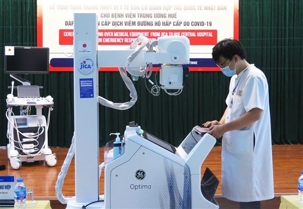 Japan presents medical equipment to Hue Central Hospital