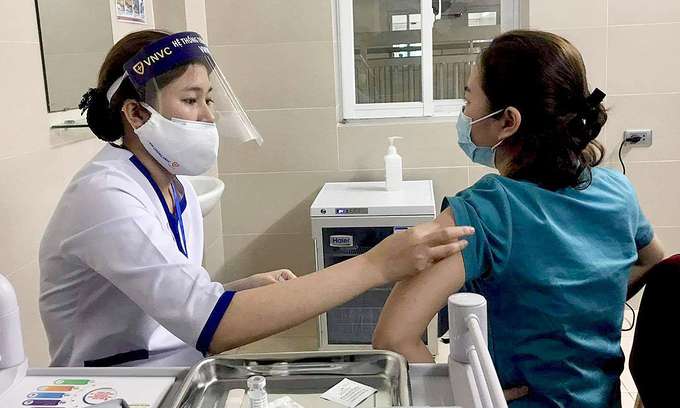 More 20,000 AstraZeneca Covid-19 vaccine doses allocated to Hanoi, hospitals