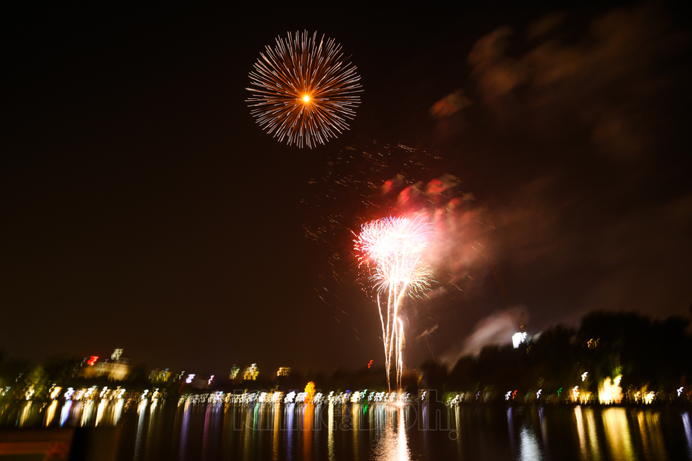 Vietnam’s provinces, cities set off fireworks on National Reunification Day